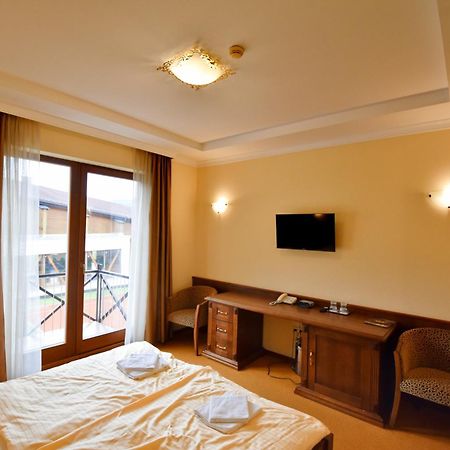 Готель Country Saloon Bela Екстер'єр фото