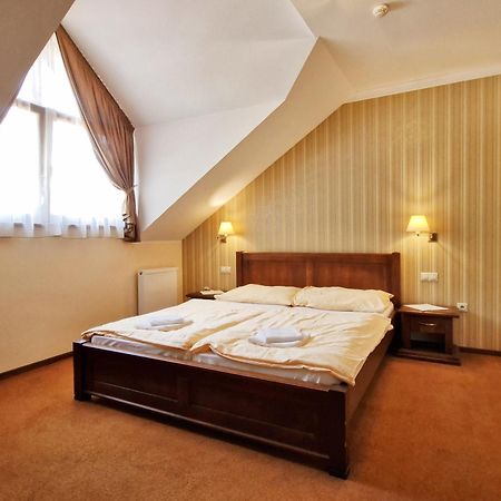 Готель Country Saloon Bela Екстер'єр фото