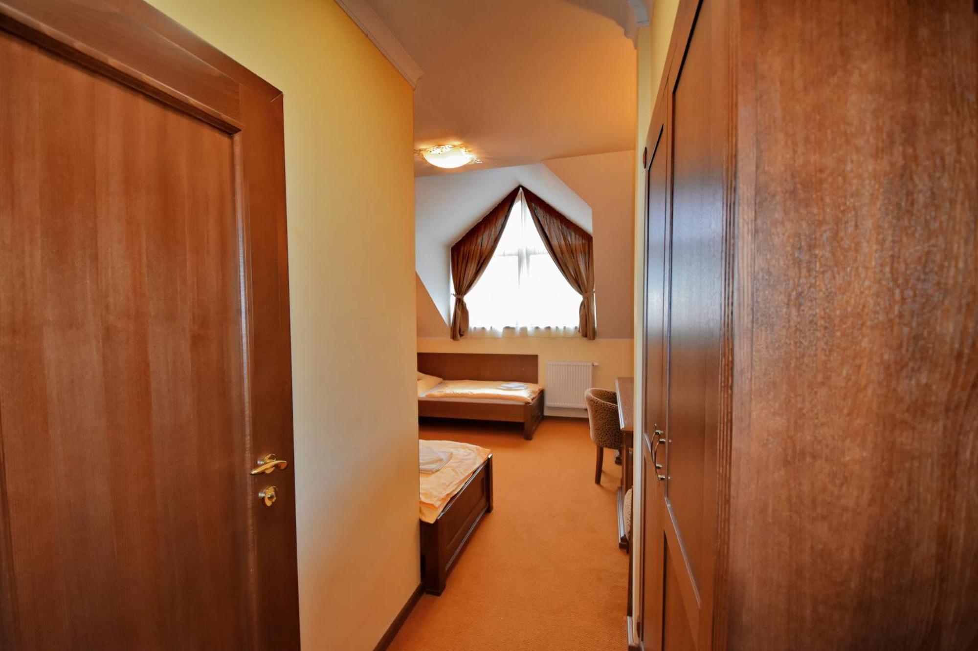 Готель Country Saloon Bela Номер фото