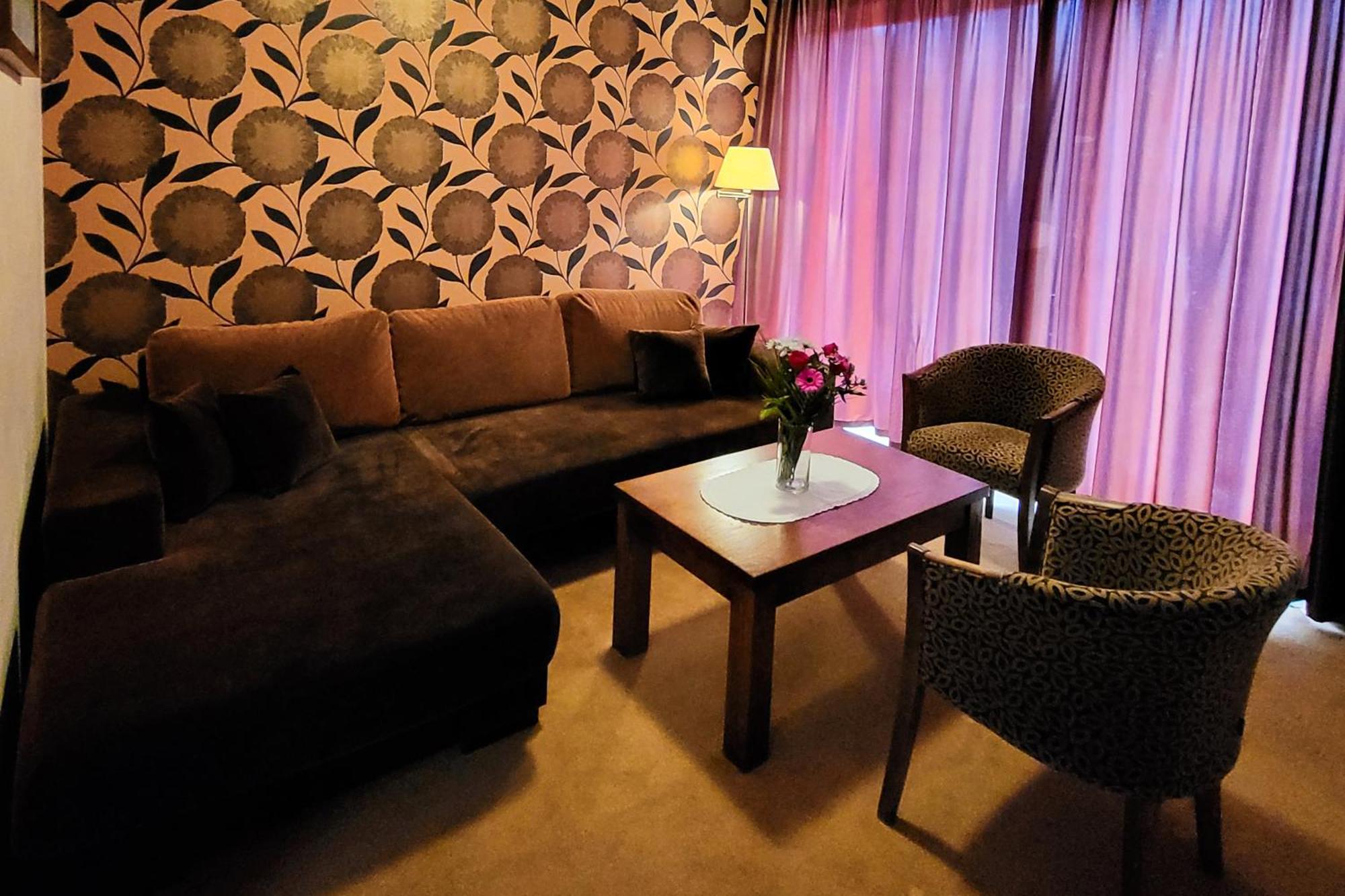 Готель Country Saloon Bela Екстер'єр фото