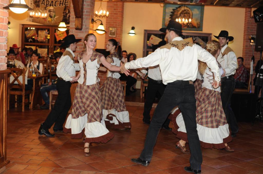 Готель Country Saloon Bela Екстер'єр фото