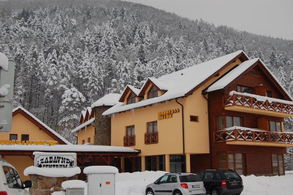 Готель Country Saloon Bela Екстер'єр фото